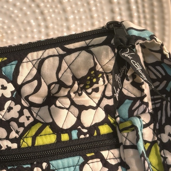 Vera Bradley Retired Island Blooms‎ Quilted Frannie Purse - Picture 3 of 7